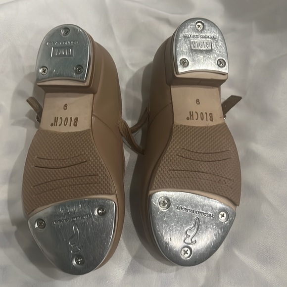 Bloch tap shoes in nude natural for little girls size 9 EUC dance worn twice - Picture 3 of 3